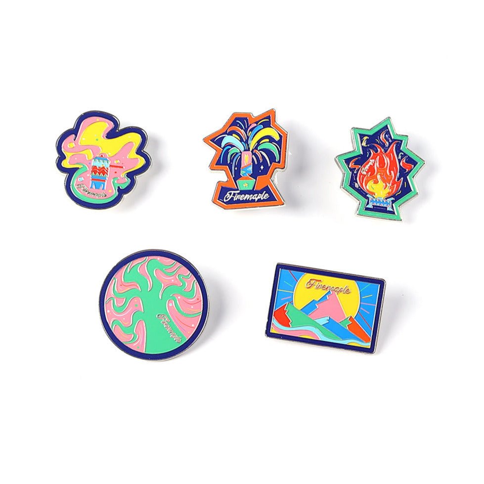 FireMaple Adventure Badge pin émail lanterne collector