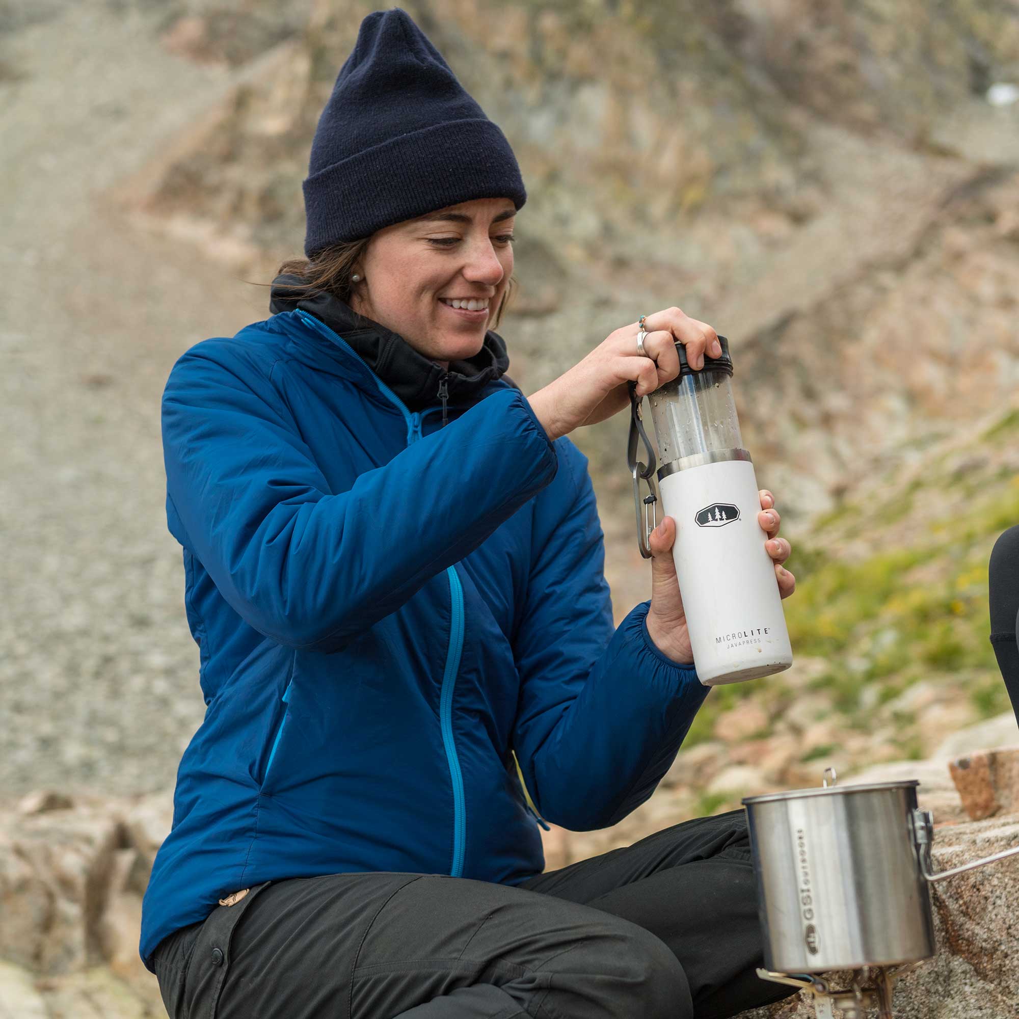 GSI Microlite JavaPress cafetière isotherme bleue isolée