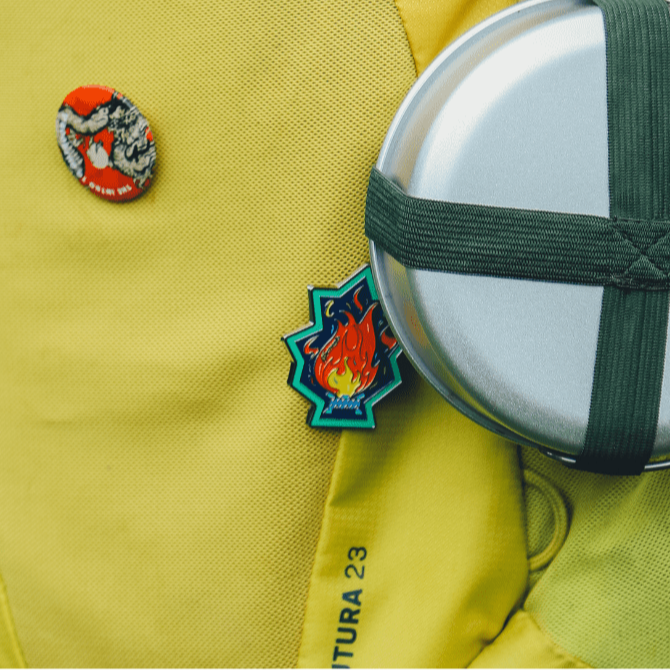 FireMaple Adventure Badge pin émail lanterne collector